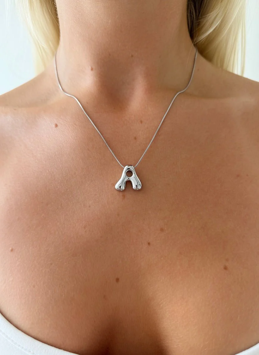 VIE INITIAL NECKLACE SILVER